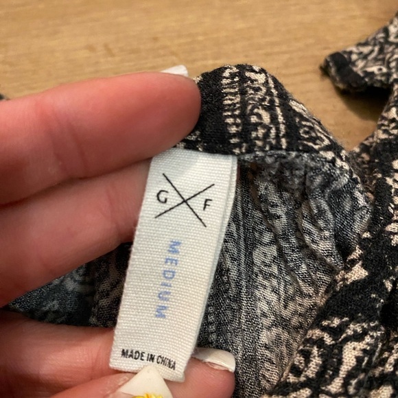 Gentle Fawn Black and White Asymmetrical Sleeveless Blouse - Picture 2 of 16